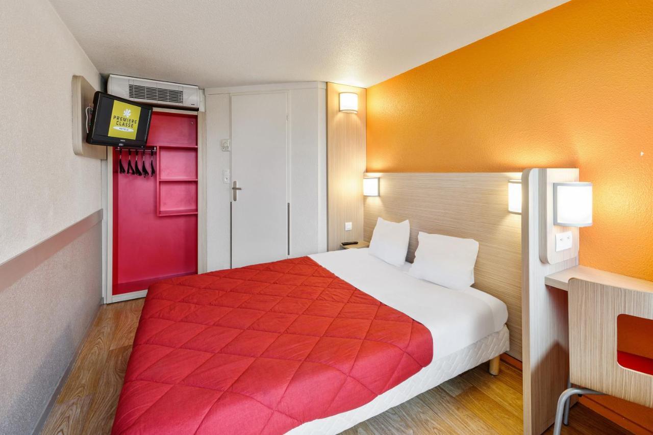 Premiere Classe Versailles - Cyr L'ecole Hotel